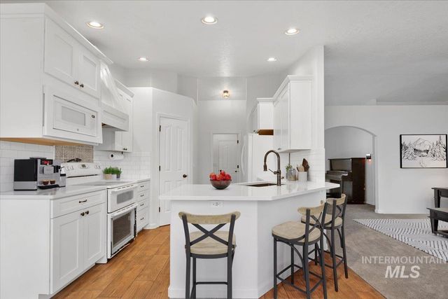 411 Hawthorne St, Nampa, ID 83686