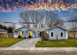 411 Hawthorne St, Nampa, ID 83686