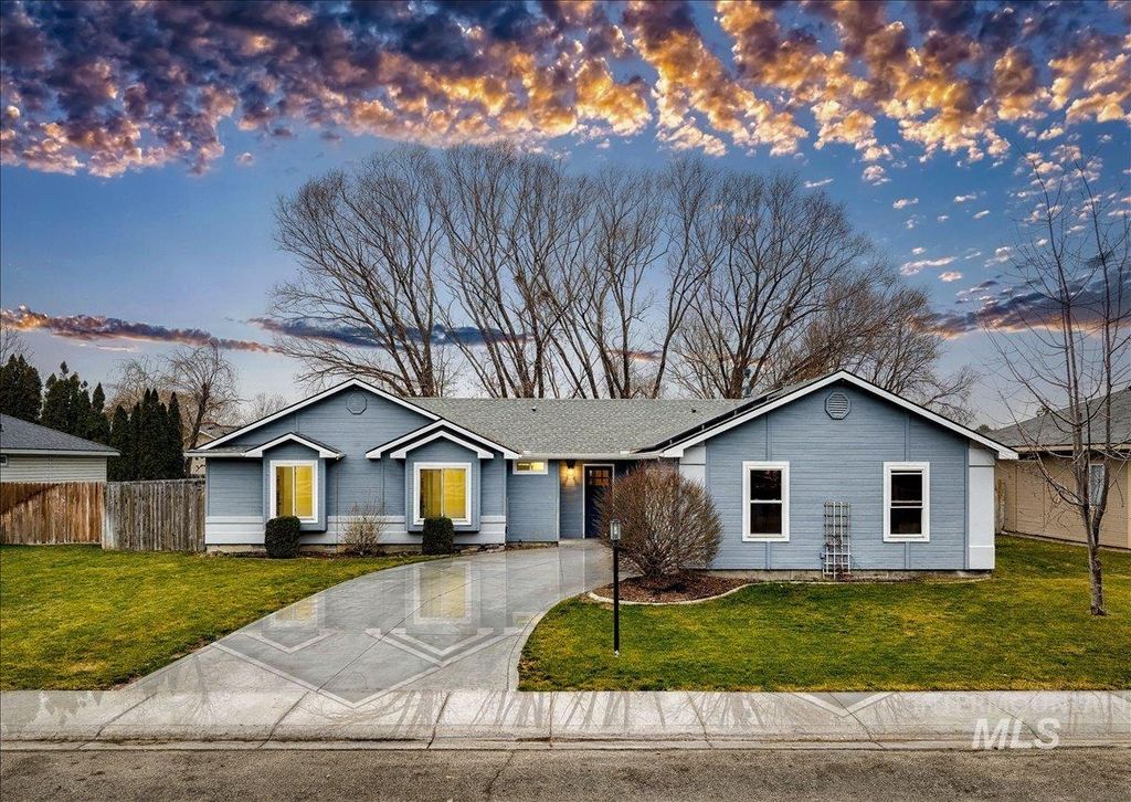 411 Hawthorne St, Nampa, ID 83686