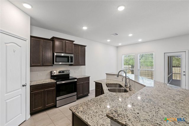 424 Oxford Lane, Troy, TX 76579