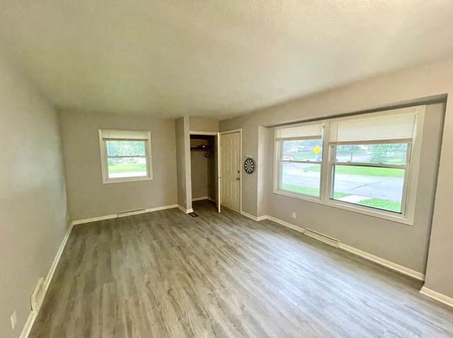 257 18th Avenue N, Hopkins, MN 55343