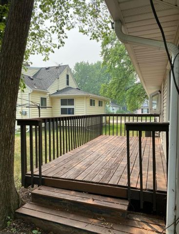 257 18th Avenue N, Hopkins, MN 55343