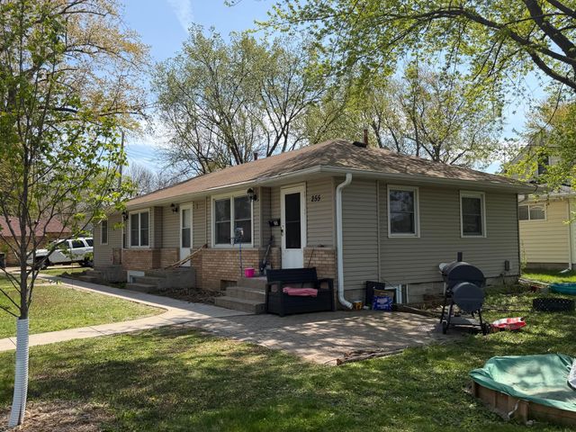 257 18th Avenue N, Hopkins, MN 55343
