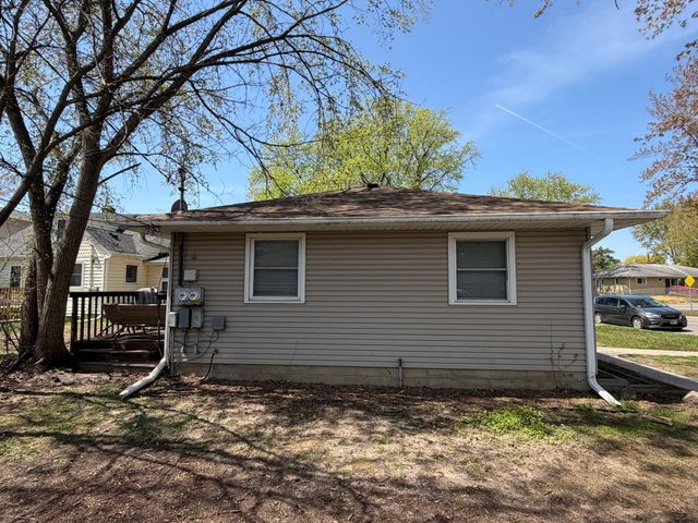 257 18th Avenue N, Hopkins, MN 55343