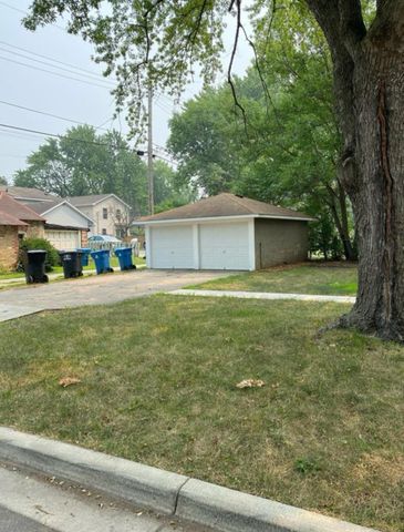 257 18th Avenue N, Hopkins, MN 55343