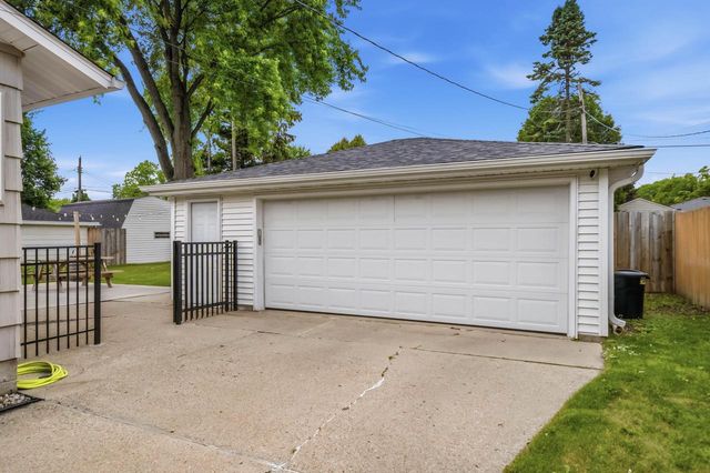 733 9th STREET, Grafton, WI 53024