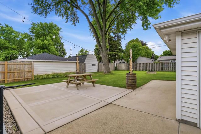 733 9th STREET, Grafton, WI 53024
