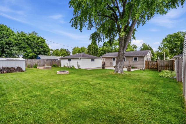 733 9th STREET, Grafton, WI 53024