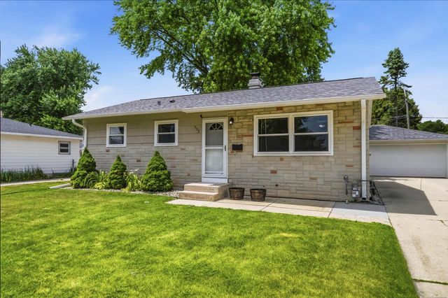 733 9th STREET, Grafton, WI 53024