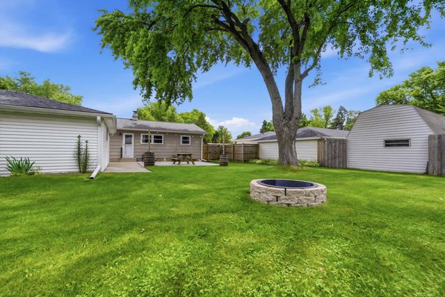 733 9th STREET, Grafton, WI 53024