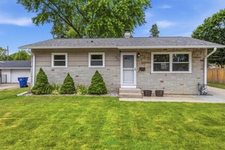 733 9th STREET, Grafton, WI 53024
