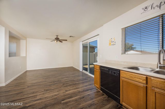 8296 W Redshank Drive, Tucson, AZ 85757