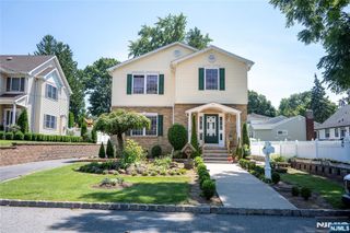 40 Oaktree Lane, Bloomfield, NJ 07003