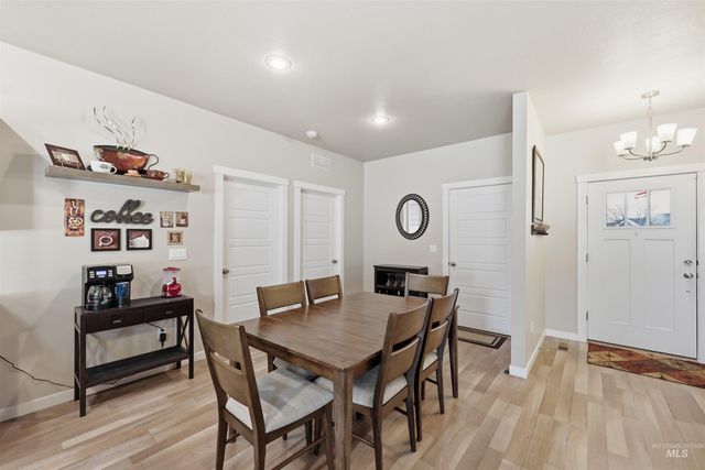 3706 S Greenbrier, Nampa, ID 83686