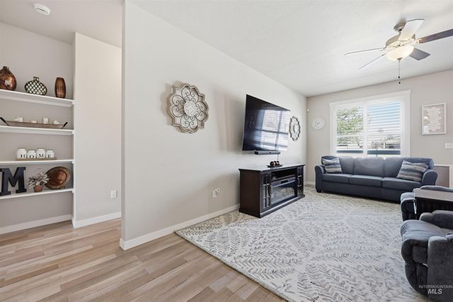 3706 S Greenbrier, Nampa, ID 83686