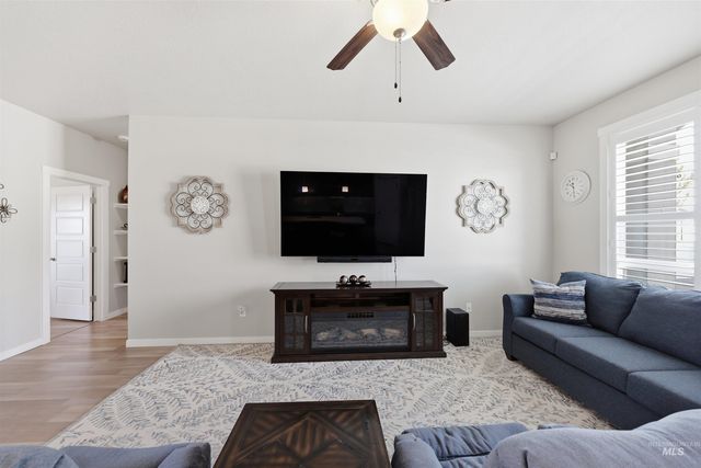 3706 S Greenbrier, Nampa, ID 83686