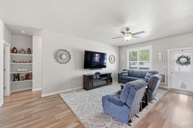 3706 S Greenbrier, Nampa, ID 83686