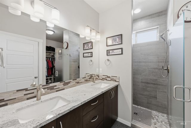 3706 S Greenbrier, Nampa, ID 83686