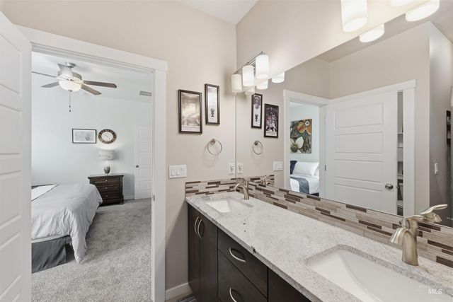 3706 S Greenbrier, Nampa, ID 83686