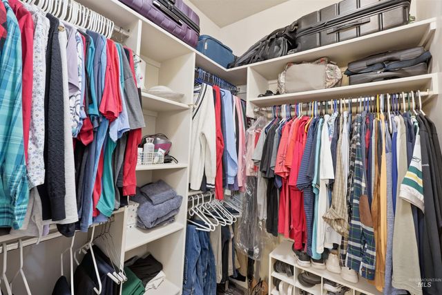 3706 S Greenbrier, Nampa, ID 83686