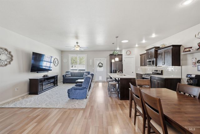 3706 S Greenbrier, Nampa, ID 83686