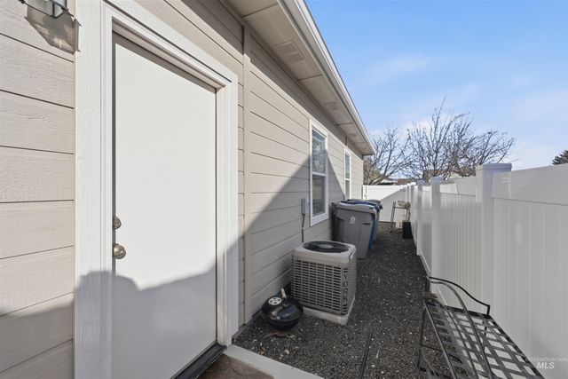 3706 S Greenbrier, Nampa, ID 83686