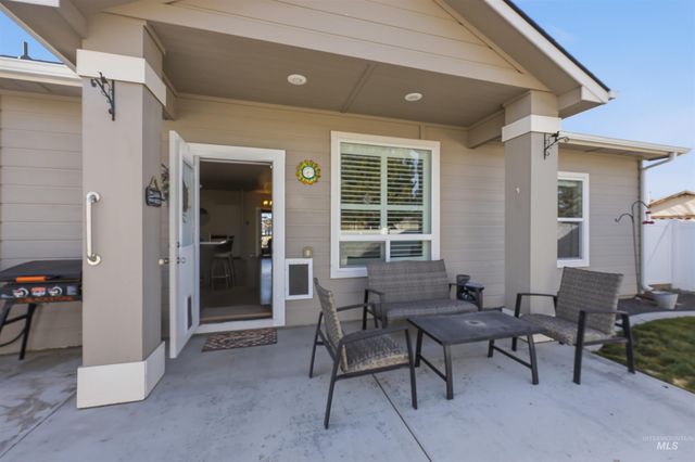 3706 S Greenbrier, Nampa, ID 83686