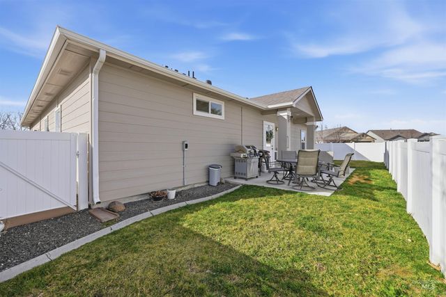 3706 S Greenbrier, Nampa, ID 83686