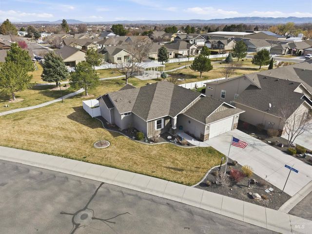 3706 S Greenbrier, Nampa, ID 83686