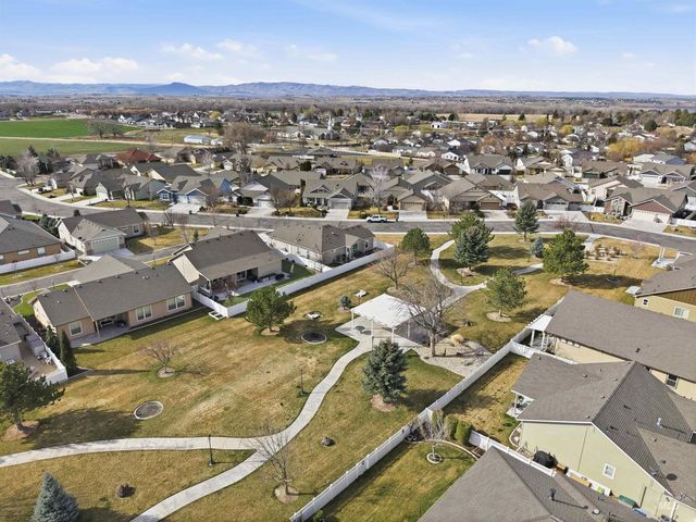 3706 S Greenbrier, Nampa, ID 83686