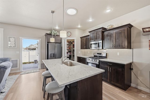 3706 S Greenbrier, Nampa, ID 83686