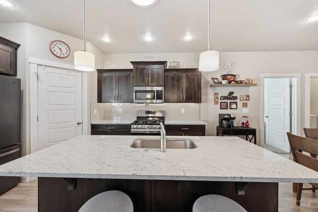 3706 S Greenbrier, Nampa, ID 83686