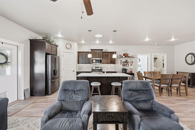 3706 S Greenbrier, Nampa, ID 83686