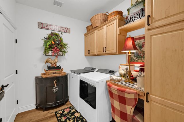 4965 N Indian Oak St, Bel Aire, KS 67226