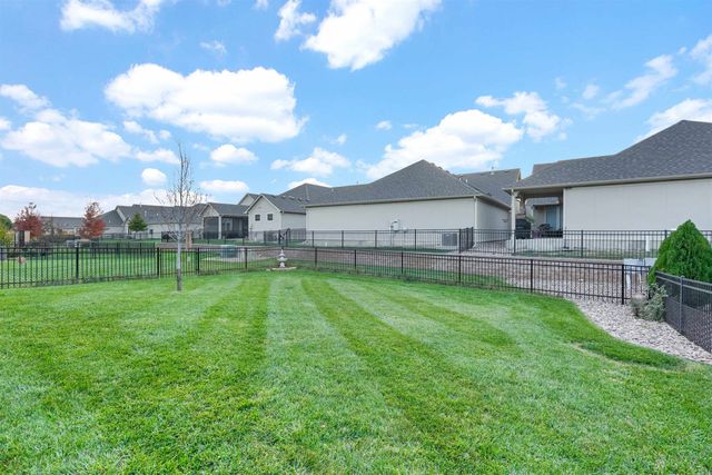 4965 N Indian Oak St, Bel Aire, KS 67226