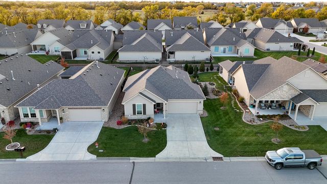 4965 N Indian Oak St, Bel Aire, KS 67226