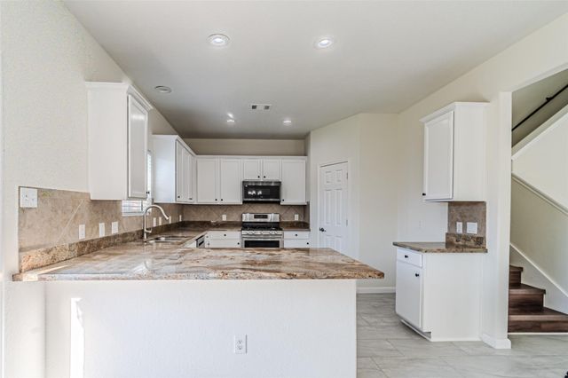 18111 Hillock Glen Lane, Cypress, TX 77429