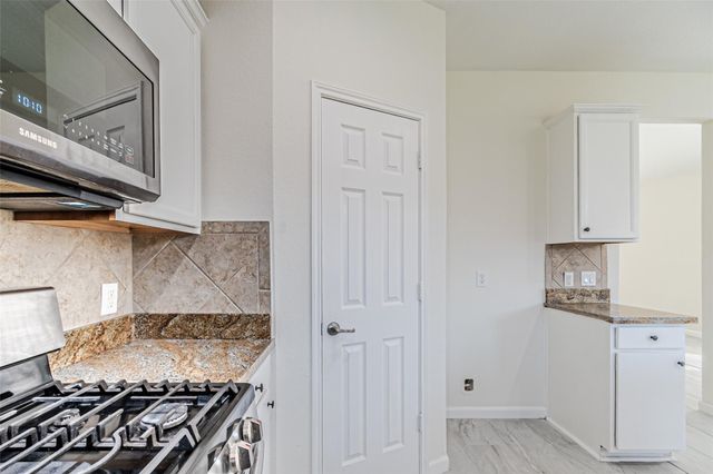 18111 Hillock Glen Lane, Cypress, TX 77429