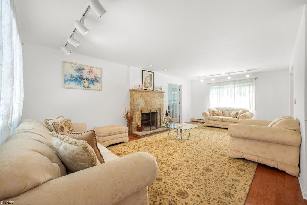 15 E Pierrepont Ave, Rutherford Boro, NJ 07070 — photo 3