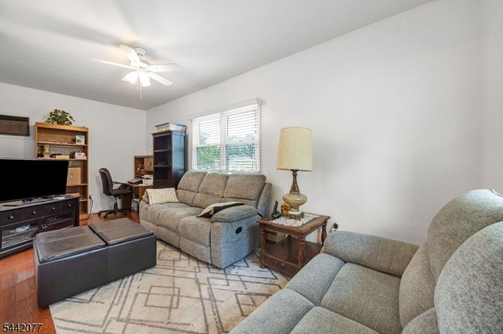 15 E Pierrepont Ave, Rutherford Boro, NJ 07070 — photo 5