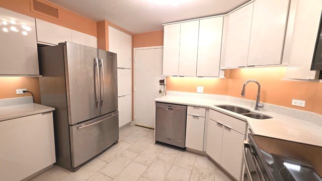 6033 N Sheridan Road 5G, Chicago, IL 60660