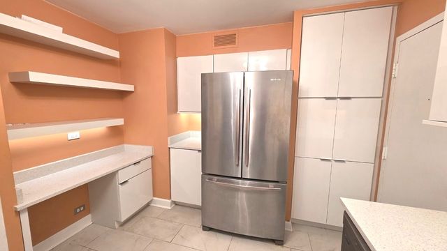 6033 N Sheridan Road 5G, Chicago, IL 60660