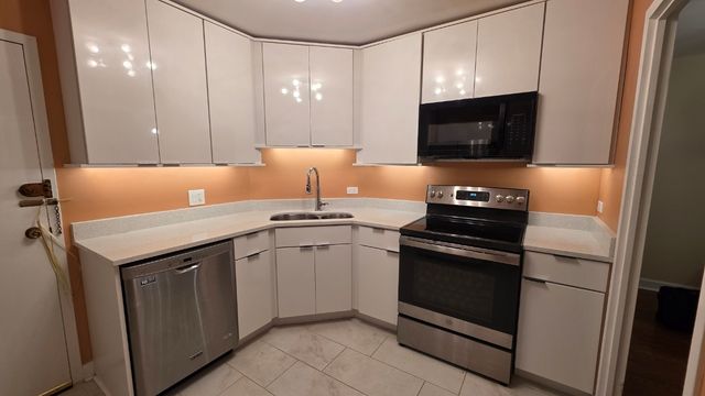 6033 N Sheridan Road 5G, Chicago, IL 60660