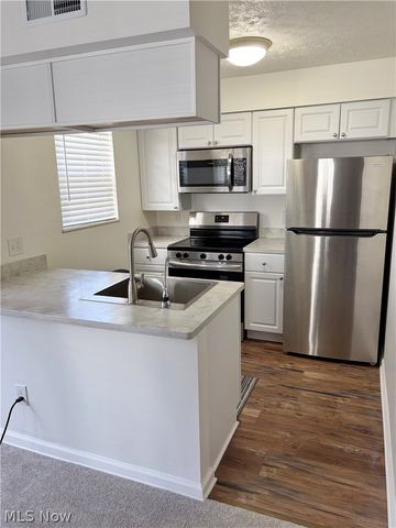 2305 Stoney Run Trail, Broadview Heights, OH 44147