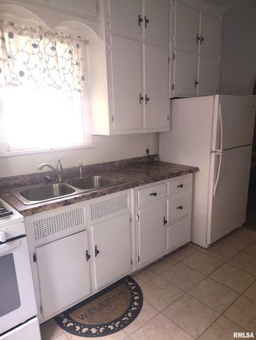 620 E ASH Street, Canton, IL 61520