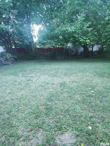 620 E ASH Street, Canton, IL 61520