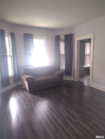 620 E ASH Street, Canton, IL 61520