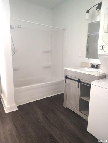 620 E ASH Street, Canton, IL 61520