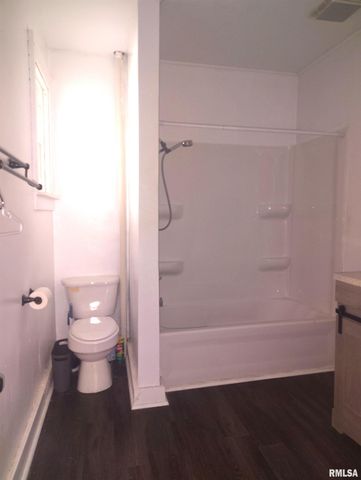 620 E ASH Street, Canton, IL 61520