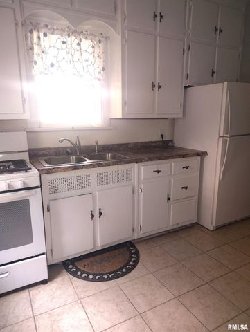 620 E ASH Street, Canton, IL 61520